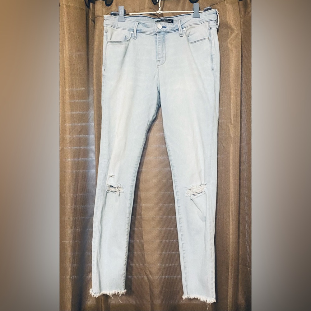 A&F signature collection skinny ripped jeans